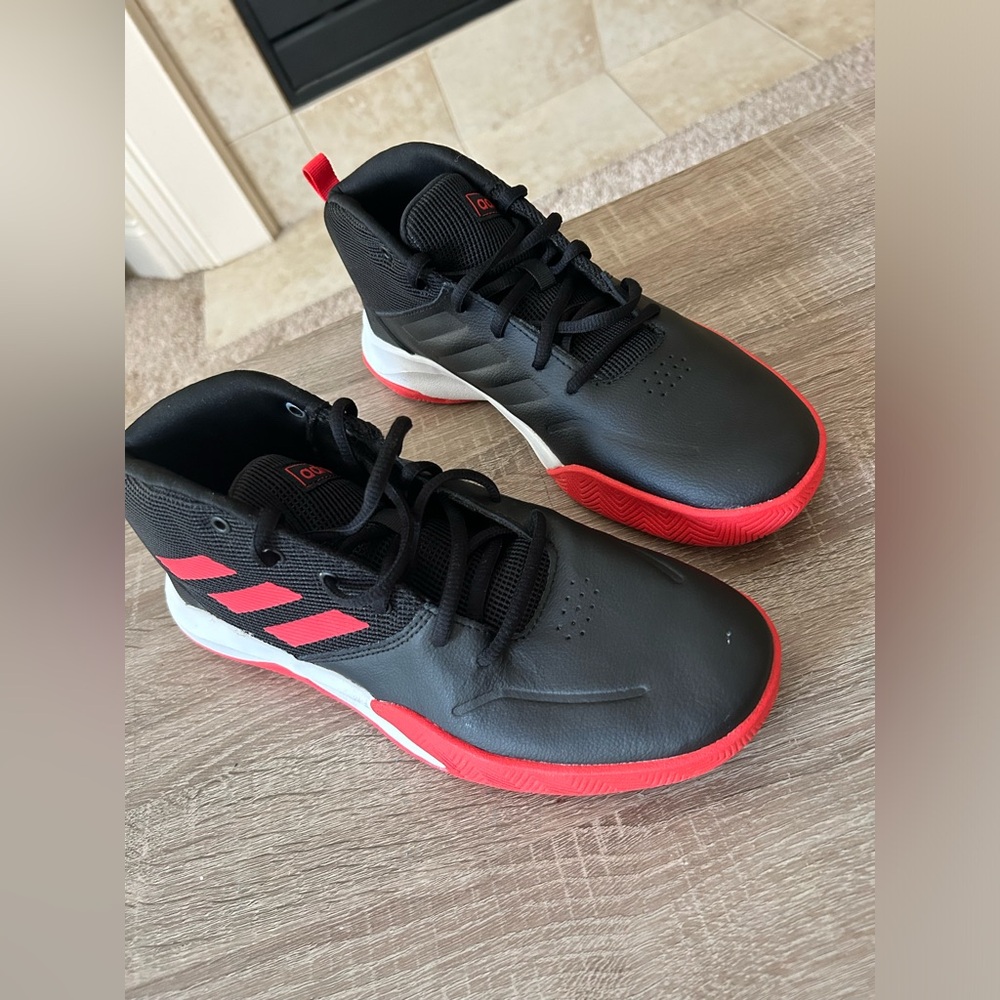 Adidas Black and Red Athletic Shoes Size 7
